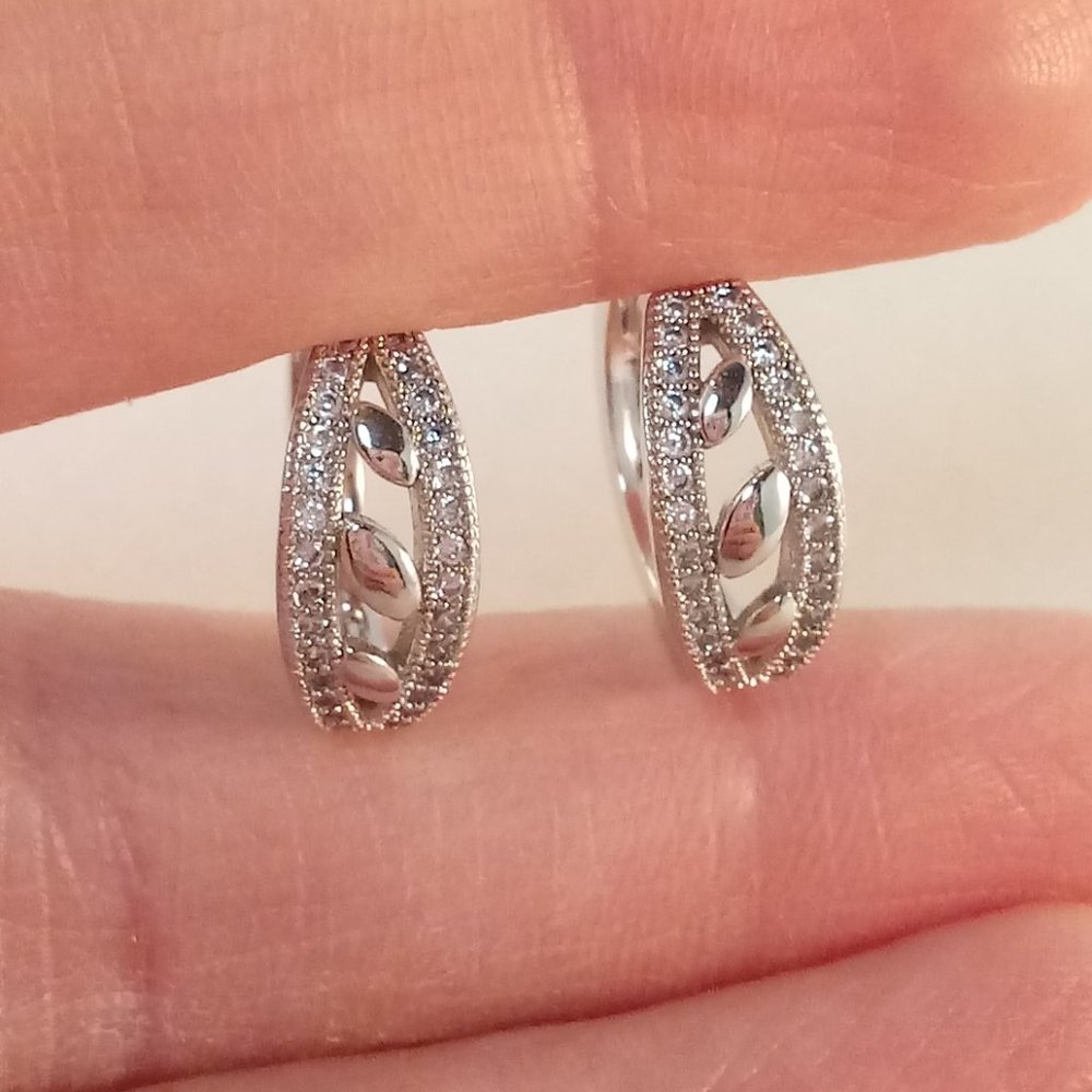 18K White Gold Filled Flower Leaf  Diamond Zircon Hoop Earrings 18mm Party Gift